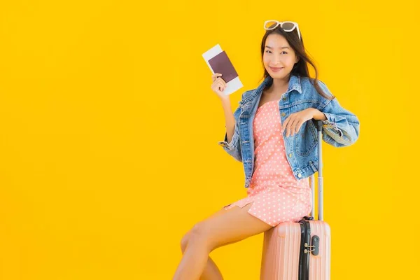 Retrato Hermosa Joven Asiática Mujer Con Equipaje Bolsa Viaje Con — Foto de Stock