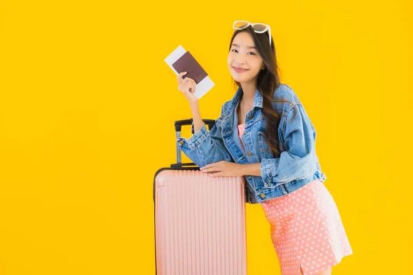 Retrato Hermosa Joven Asiática Mujer Con Equipaje Bolsa Viaje Con — Foto de Stock