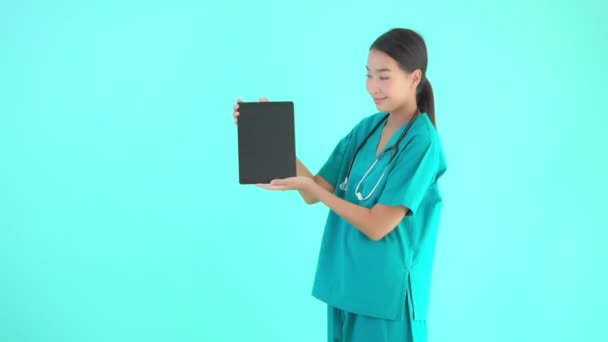 Imagens Belo Asiático Fêmea Médico Segurando Digital Tablet Com Tela — Vídeo de Stock