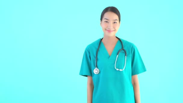 Imagens Belo Asiático Feminino Médico Fundo Azul — Vídeo de Stock