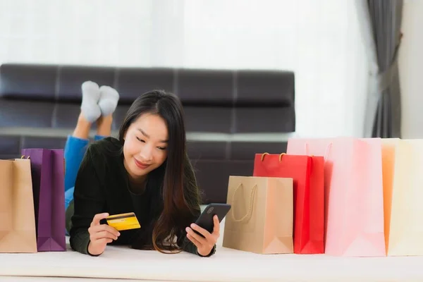 Portrait Beautiful Young Asian Woman Shopping Bag Credit Card Mobile — Stock Photo, Image