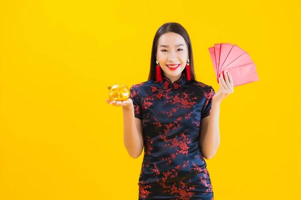 Portrait Beautiful Young Asian Woman Wear Chinese Dress Show Gold — Stock Photo, Image