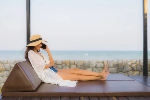 Portrait Young Asian Woman Using Smart Mobile Phone Outdoor Beach — Stock Photo, Image