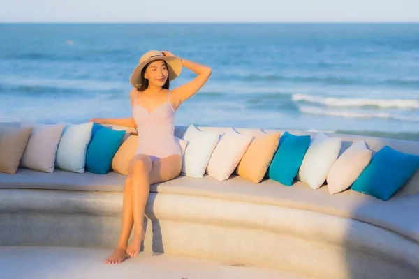 Retrato Bonito Jovem Asiático Mulher Feliz Sorriso Redor Mar Oceano — Fotografia de Stock