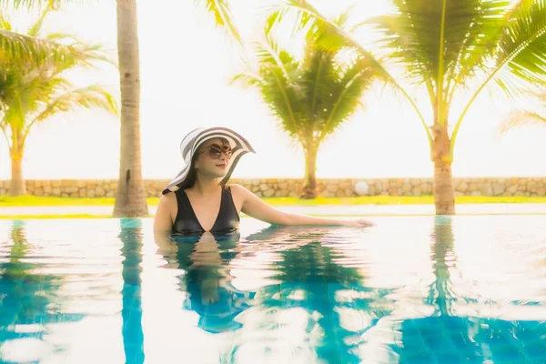 Portrait Beautiful Young Asian Woman Relax Outdoor Swimming Pool Hotel — Stock Photo, Image