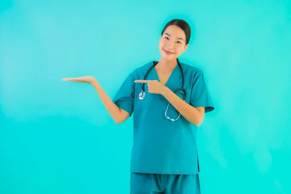 Ritratto Bella Giovane Medico Asiatico Donna Felice Sorriso Lavoro Ospedale — Foto Stock