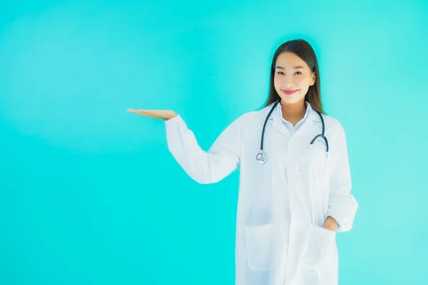 Retrato Hermosa Joven Asiática Médico Mujer Con Estetoscopio Para Uso — Foto de Stock