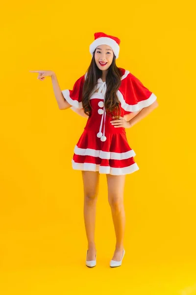 Porträtt Vacker Ung Asiatisk Kvinna Jul Kläder Och Hatt Leende — Stockfoto