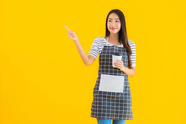 Porträtt Vacker Ung Asiatisk Kvinna Bära Förkläde Med Leende Glad — Stockfoto