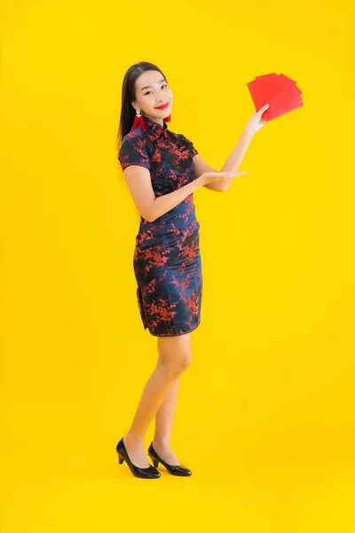 Retrato Bela Jovem Mulher Asiática Usar Vestido Chinês Com Ang — Fotografia de Stock