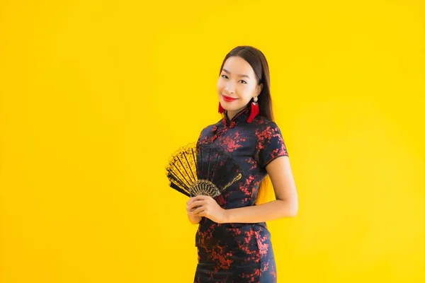 Porträt Schöne Junge Asiatische Frau Trägt Chinesisches Kleid Mit Fächer — Stockfoto