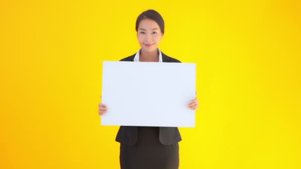 Imagens Bela Mulher Negócios Asiática Com Placa Branca Amarelo — Vídeo de Stock