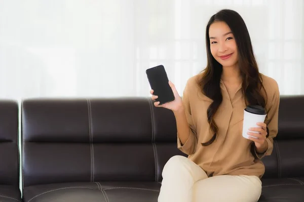 Portrait Beautiful Young Asian Woman Use Mobile Smartphone Cellphone Coffee — Stock Photo, Image