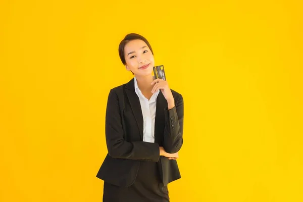 Portrait Beautiful Young Business Asian Woman Credit Card Yellow Isolated — Stock Photo, Image