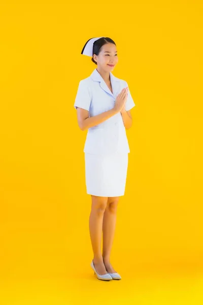 Portret Mooi Jong Aziatisch Thai Verpleegster Sawasdee Zeg Hallo Het — Stockfoto