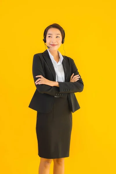 Retrato Hermosa Joven Mujer Asiática Negocios Con Auriculares Auriculares Para —  Fotos de Stock