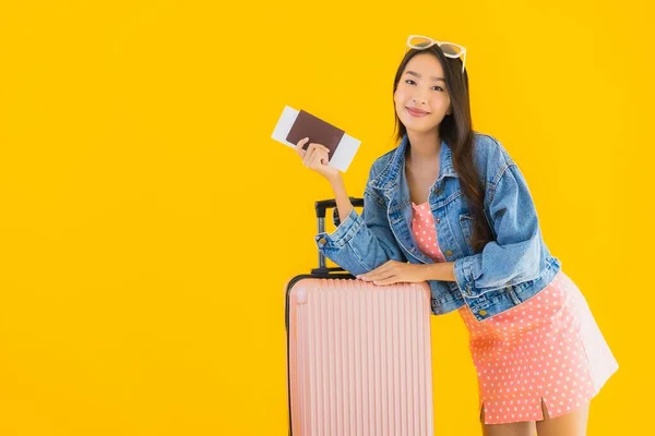 Retrato Hermosa Joven Asiática Mujer Con Equipaje Bolsa Viaje Con — Foto de Stock