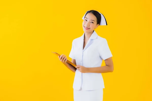 Retrato Hermosa Joven Asiática Mujer Tailandesa Enfermera Mostrar Vacío Blanco — Foto de Stock