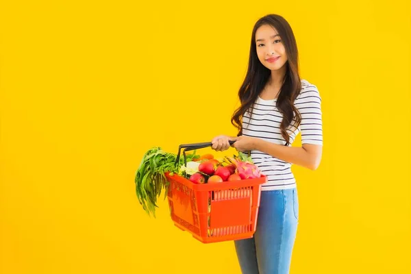 Retrato Hermosa Joven Asiática Mujer Con Cesta Compra Carrito Supermercado —  Fotos de Stock