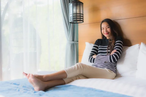 Porträt Junge Asiatische Frau Glücklich Entspannen Lächeln Auf Bett Dekoration — Stockfoto
