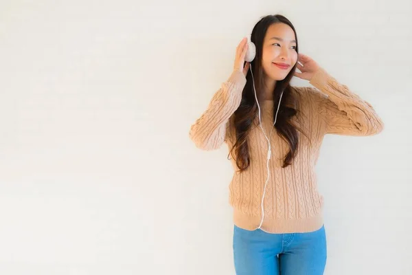 Retrato Bonito Jovem Asiático Mulheres Feliz Desfrutar Com Ouvir Música — Fotografia de Stock