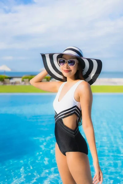 Portrait Beautiful Young Asian Women Happy Smile Relax Swimming Pool — Stock Photo, Image