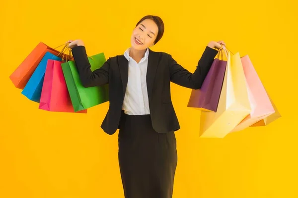 Retrato Hermosa Joven Negocio Asiático Mujer Con Bolsa Compras Centro — Foto de Stock