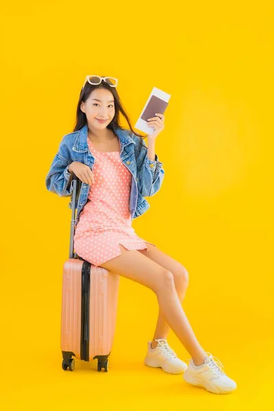 Retrato Hermosa Joven Asiática Mujer Con Equipaje Bolsa Viaje Con — Foto de Stock
