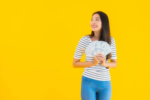 Retrato Hermosa Joven Asiática Mujer Mostrar Montón Dólares Efectivo Dinero — Foto de Stock