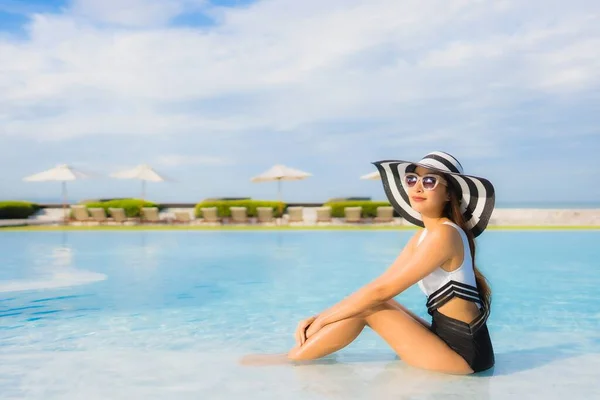 Portrait Beautiful Young Asian Women Happy Smile Relax Swimming Pool — Stock Photo, Image