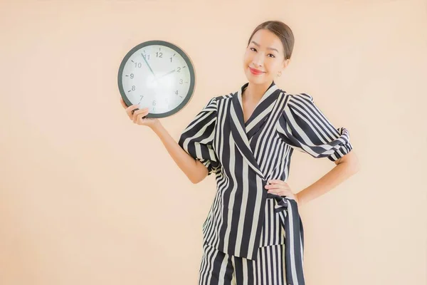 Portrait Beautiful Young Asian Woman Show Clock Alarm Brown Background — Stock Photo, Image