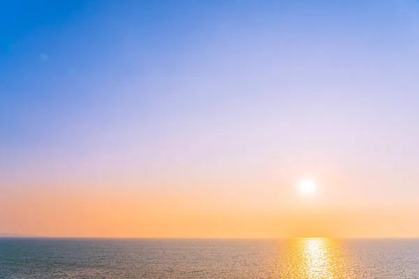 Prachtige Zonsondergang Zonsopkomst Rond Zee Oceaanbaai Met Wolk Aan Hemel — Stockfoto