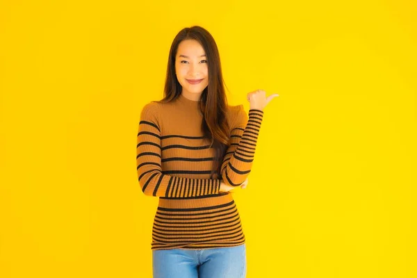 Portret Mooie Jonge Aziatische Volwassen Vrouw Glimlach Met Veel Actie — Stockfoto