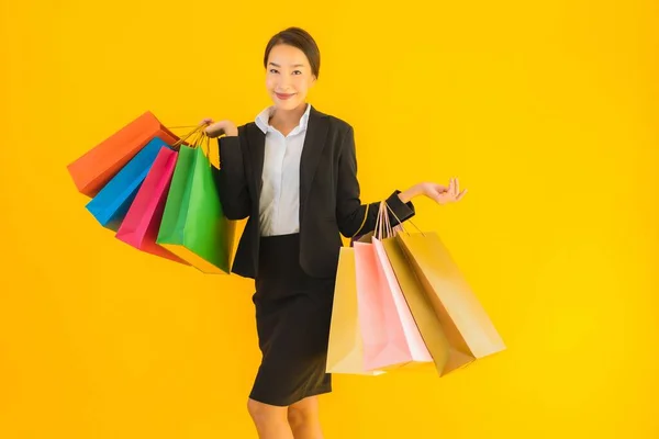 Retrato Hermosa Joven Negocio Asiático Mujer Con Bolsa Compras Centro — Foto de Stock