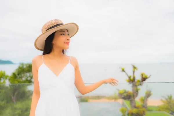 Portriat Beautiful Young Asian Woman Happy Smile Balcony Sea View — Stock Photo, Image