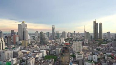 Modern megalopolis Asya şehrinin manzaralı görüntüleri