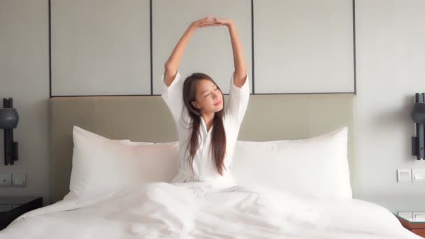 Imagens Bela Jovem Asiática Mulher Relaxante Cama Casa — Vídeo de Stock