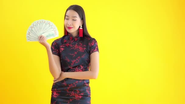 Primer Plano Metraje Hermosa Joven Asiática Vestido Tradicional Chino Con — Vídeos de Stock