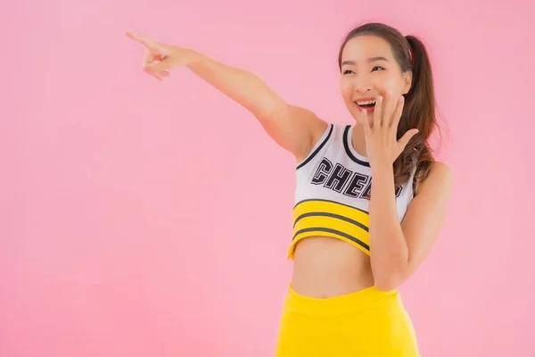 Retrato Hermosa Joven Asiática Mujer Animadora Rosa Aislado Fondo — Foto de Stock