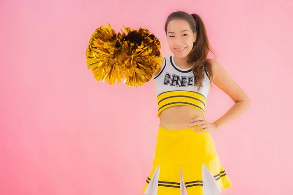 Porträt Schöne Junge Asiatische Frau Cheerleader Auf Rosa Isolierten Hintergrund — Stockfoto