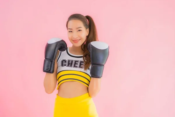 Retrato Hermosa Joven Asiática Mujer Animadora Con Boxeo Acción Sobre — Foto de Stock