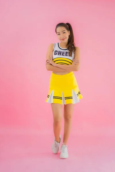 Porträt Schöne Junge Asiatische Frau Cheerleader Auf Rosa Isolierten Hintergrund — Stockfoto