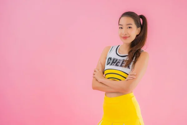 Ritratto Bella Giovane Donna Asiatica Cheerleader Sfondo Rosa Isolato — Foto Stock