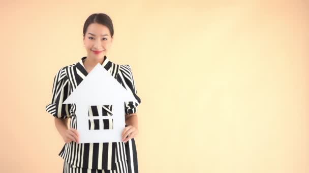 Zbliżenie Materiał Piękny Młody Azji Kobieta Paski Garnitur Gospodarstwa Dom — Wideo stockowe