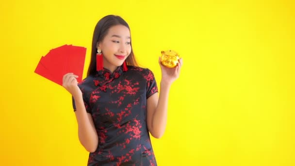 Plan Rapproché Belle Jeune Femme Asiatique Robe Traditionnelle Chinoise Avec — Video