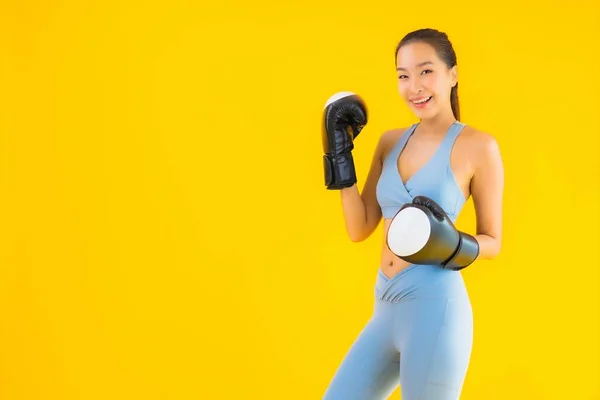 Porträtt Vacker Ung Asiatisk Kvinna Bära Sportkläder Med Boxning Gul — Stockfoto