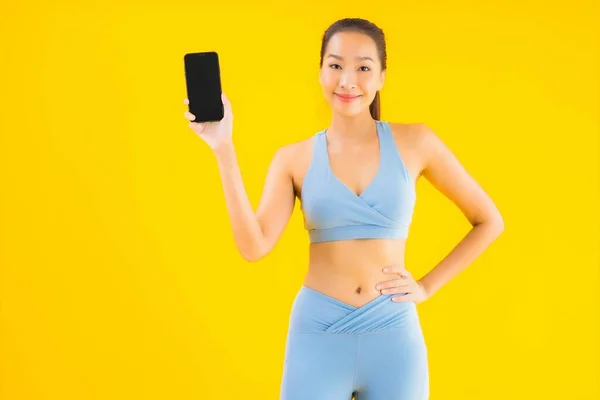 Retrato Hermosa Joven Mujer Asiática Usar Ropa Deportiva Con Teléfono — Foto de Stock