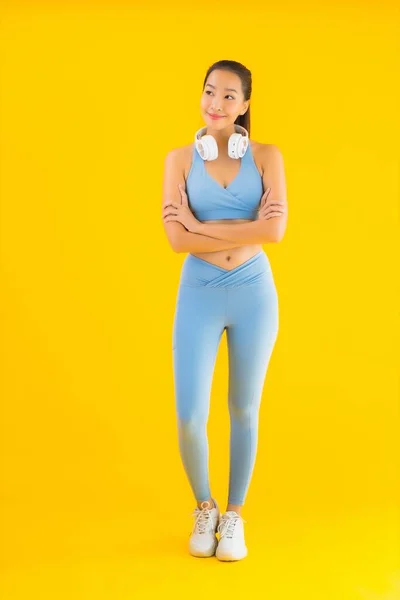 Retrato Hermosa Mujer Asiática Joven Usar Ropa Deportiva Con Teléfono — Foto de Stock