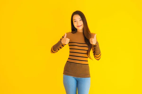 Portret Mooie Jonge Aziatische Volwassen Vrouw Glimlach Met Veel Actie — Stockfoto