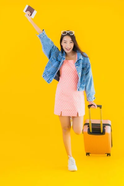 Retrato Hermosa Joven Asiática Mujer Con Equipaje Bolsa Viaje Con —  Fotos de Stock